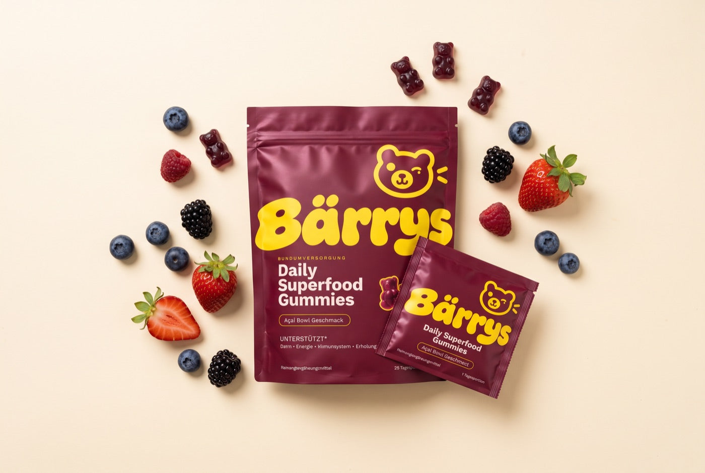 Bärrys Beutel und Päckchen zwischen frischen Beeren